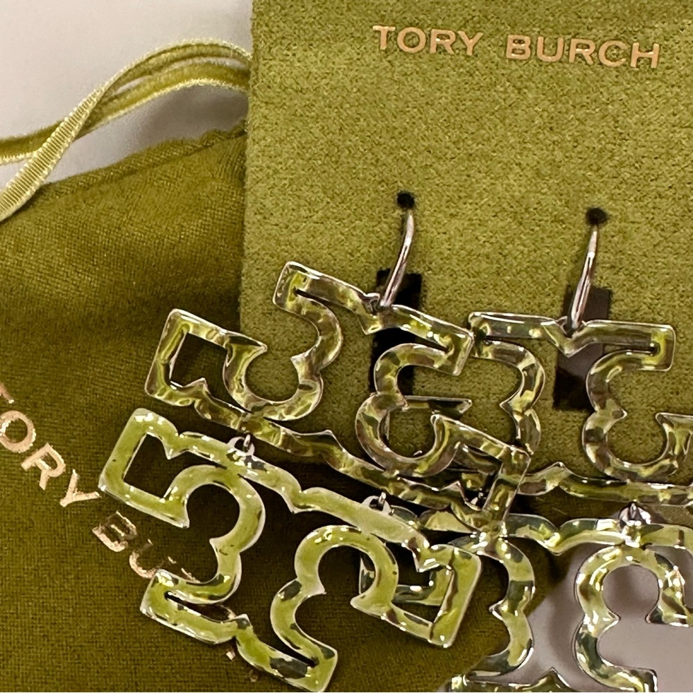 NWT Tory Burch Britten Hammered Shiny Silver/Green Logo Statement Drop Earrings